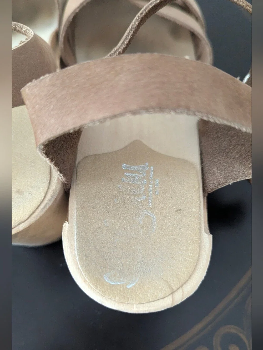 Sandgrens tan suede